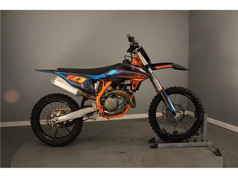 2021 KTM SX 450 F in a Gray exterior color. New England Powersports 978 338-8990 pixelmotiondemo.com 