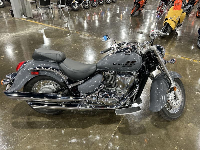 2025 Suzuki BOULEVARD C50  in a GRAY exterior color. Del Amo Motorsports of Redondo Beach (424) 390-7811 delamomotorsports.com 