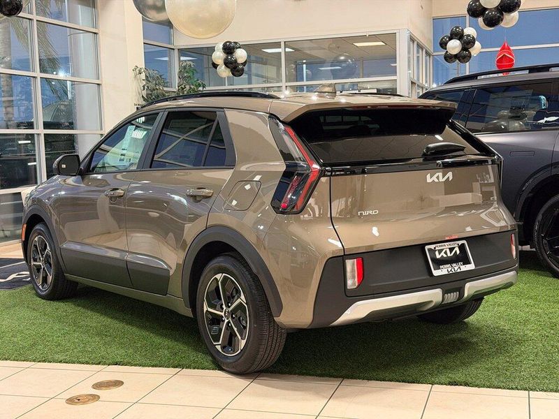 New 2027 Kia Niro LXImage 4