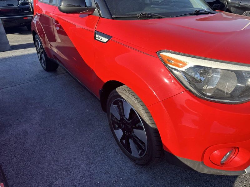 2019 Kia Soul +Image 5