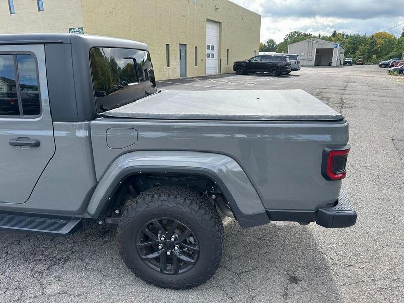 2021 Jeep Gladiator Sport photo 9