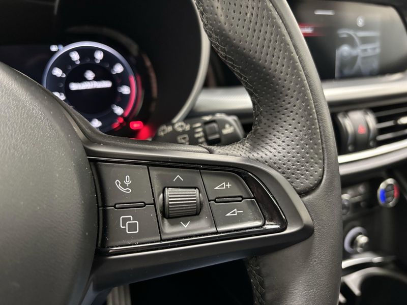 2024 Alfa Romeo Stelvio Ti AWD w/Activ AsstImage 28