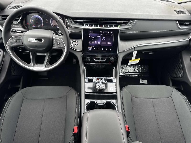 New 2026 Jeep Grand Cherokee Laredo 4x2