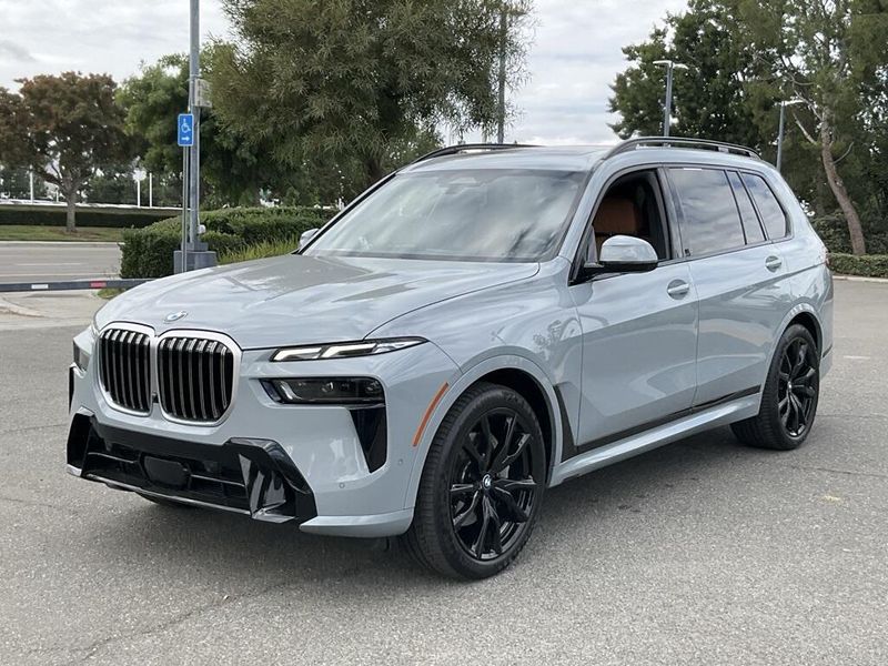 2025 BMW X7 xDrive40iImage 5