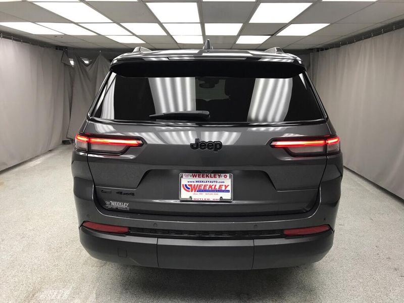 Used 2023 Jeep Grand Cherokee L AltitudeImage 3
