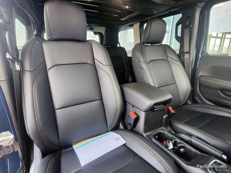 New 2025 Jeep Wrangler 4-door SaharaImage 3