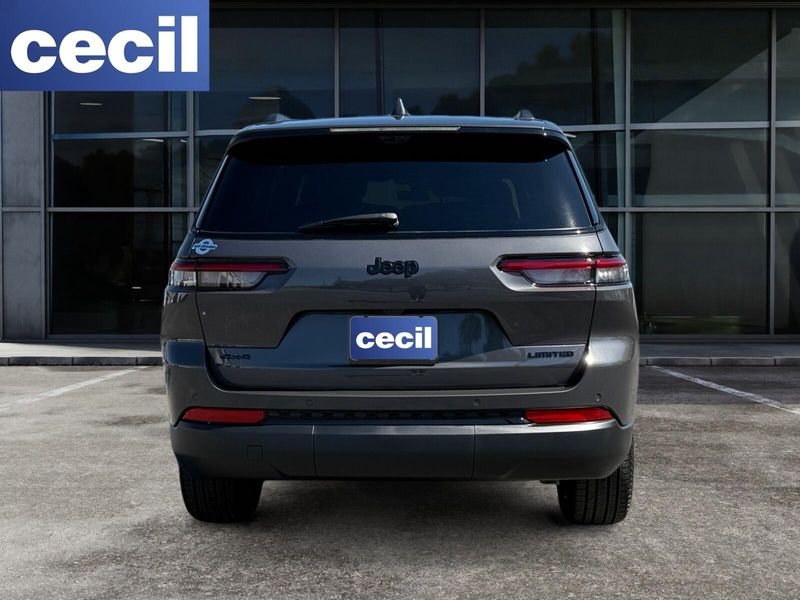 2025 Jeep Grand Cherokee Limited photo 4