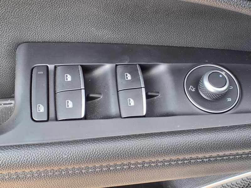 Used 2022 Alfa Romeo Stelvio VeloceImage 19