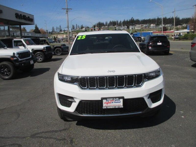 2025 Jeep Grand Cherokee Laredo X 4x4Image 3