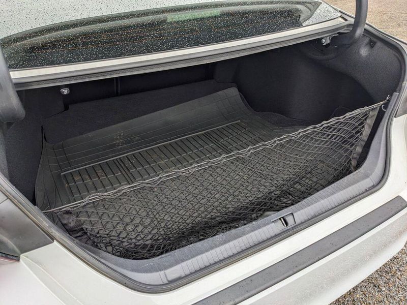 2022 Toyota Avalon Hybrid XLE in a Ice Edge exterior color and Blackinterior. Johnson Dodge 601-693-6343 pixelmotiondemo.com 