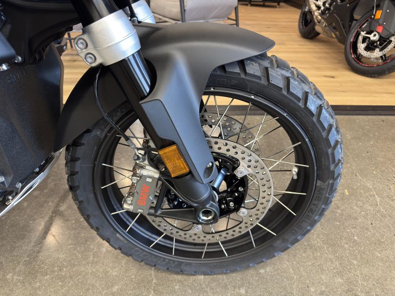 2025 BMW R 1300 GS - TROPHY - RACING BLUE METALLIC 