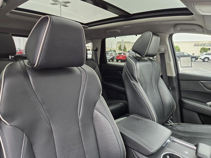 2022 Acura MDX SH-AWD Advance photo 26
