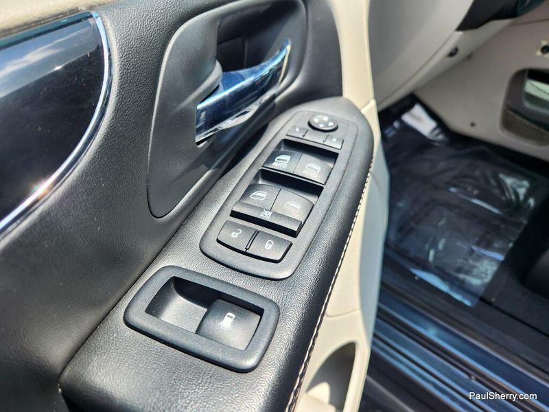 2018 Dodge Grand Caravan SXTImage 35