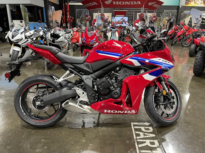 New 2024 Honda CBR650R ABS Image 8
