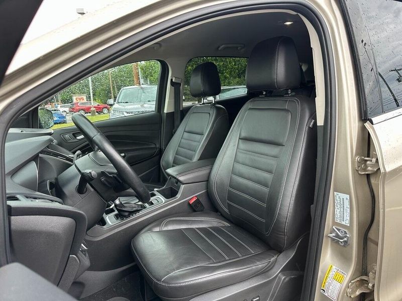 2017 Ford Escape SEImage 17