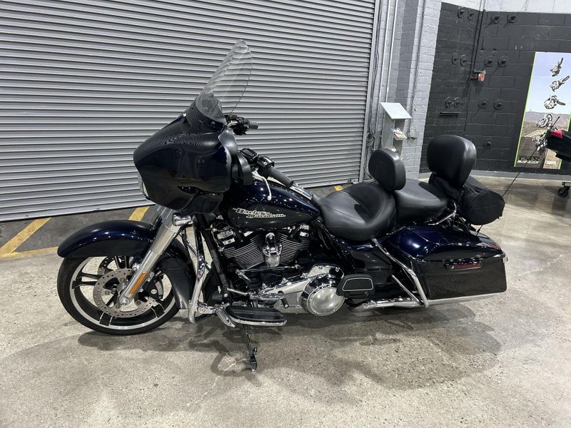 Used 2019 Harley-Davidson STREET GLIDE Image 19