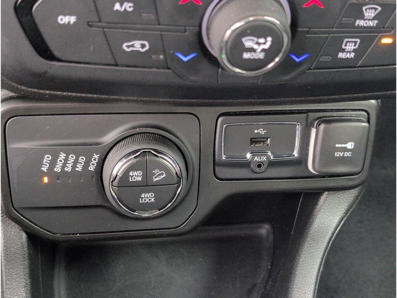 Used 2023 Jeep Renegade TrailhawkImage 17