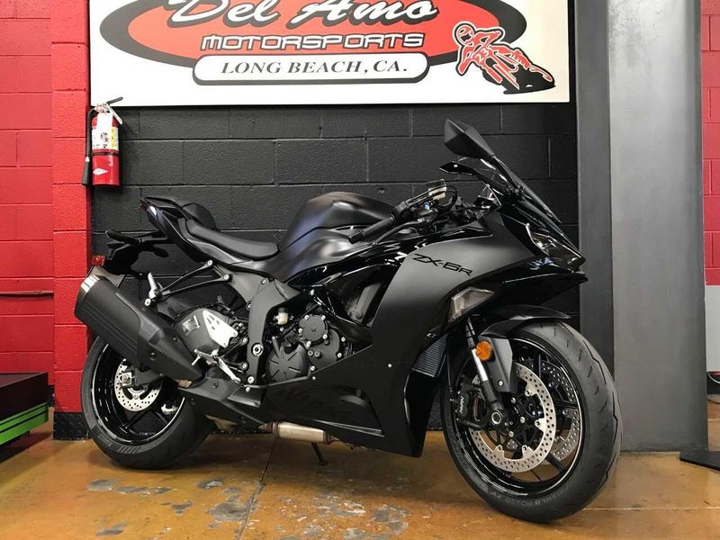 Used 2024 Kawasaki Ninja ZX-6R Base Image 9