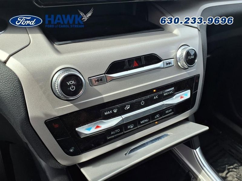 2023 Ford Explorer XLT photo 11