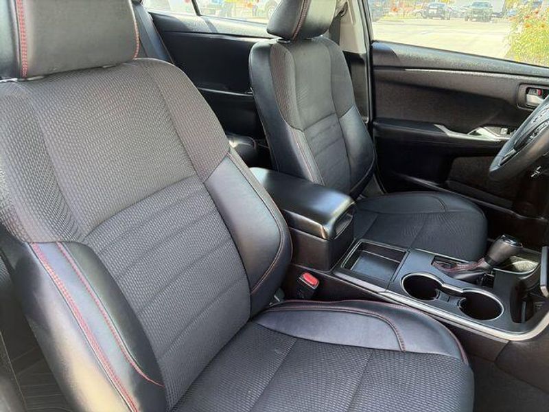 Used 2017 Toyota Camry XLEImage 11