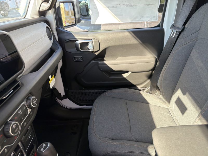 New 2026 Jeep Wrangler 4-door Sport SImage 25