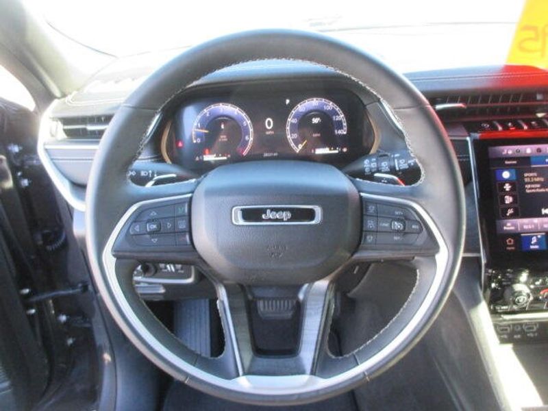 Used 2024 Jeep Grand Cherokee L LimitedImage 18