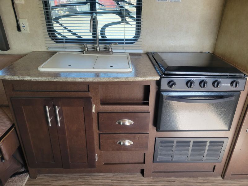 Used 2015 FOREST RIVER STEALTH 1913 Image 12