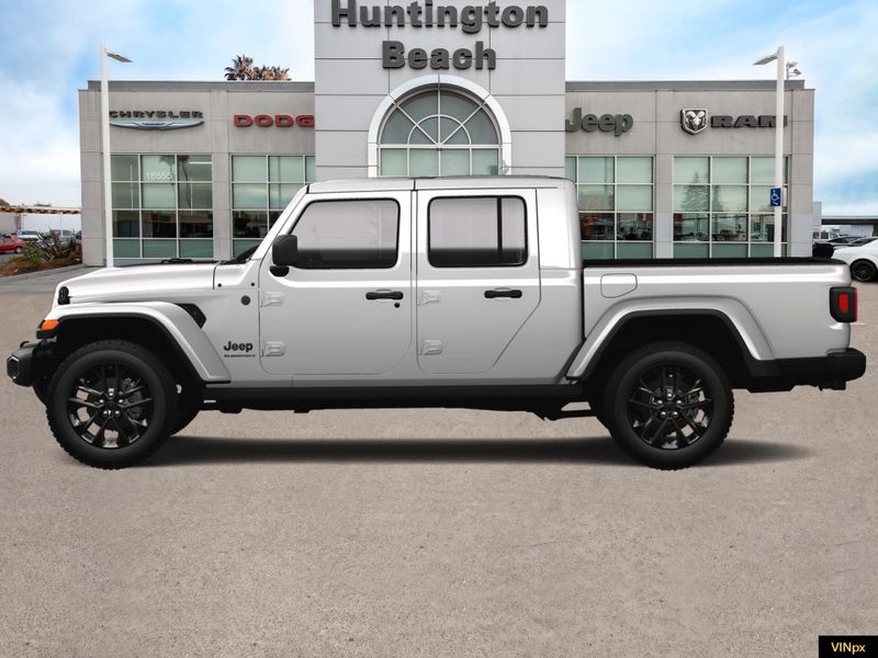 2025 Jeep Gladiator Nighthawk 4x4Image 3