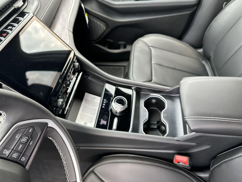 New 2025 Jeep Grand Cherokee L Limited 4x4Image 26