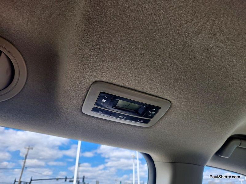 2014 Toyota Sienna XLEImage 39