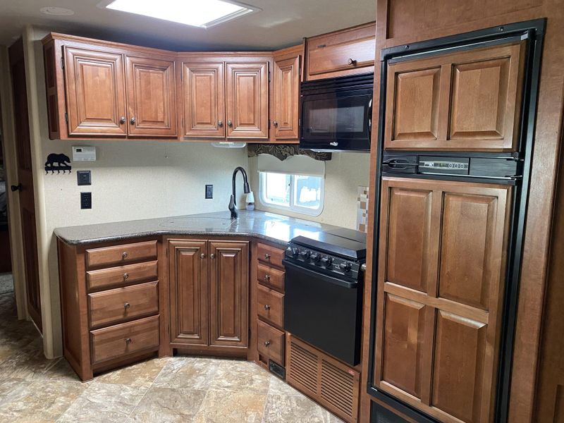 2016 NORTHWOOD ARCTIC FOX 32-A Image 10