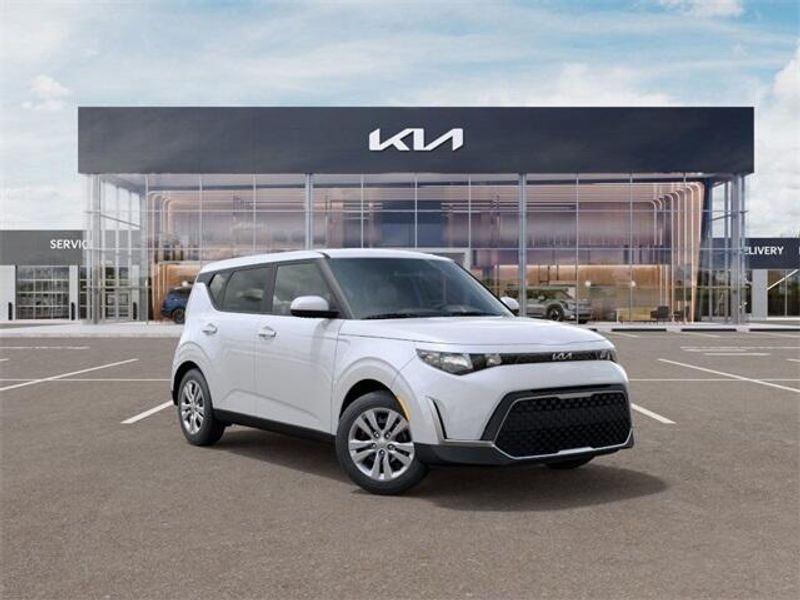 2025 Kia Soul LXImage 8