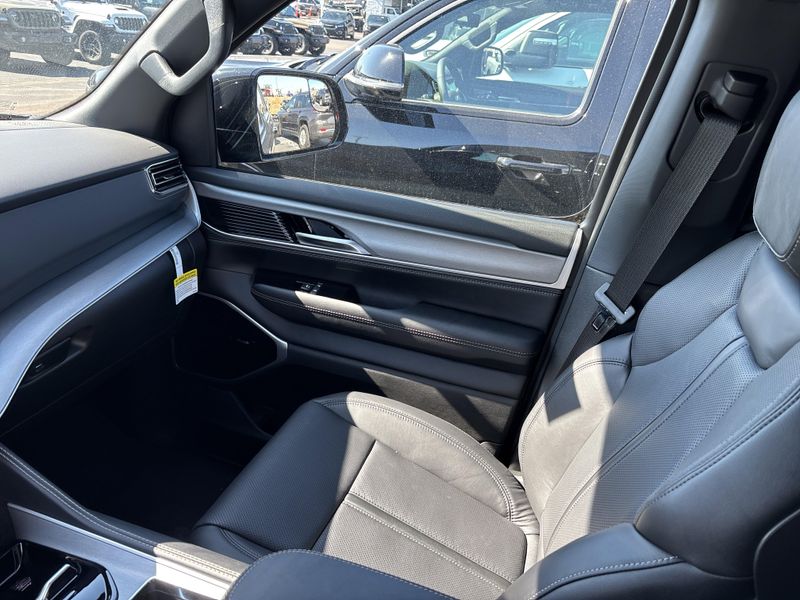 2026 Jeep Grand Wagoneer Limited Reserve 4x4Image 42