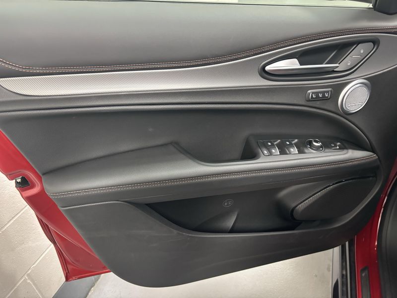 New 2025 Alfa Romeo Stelvio Intensa AwdImage 2