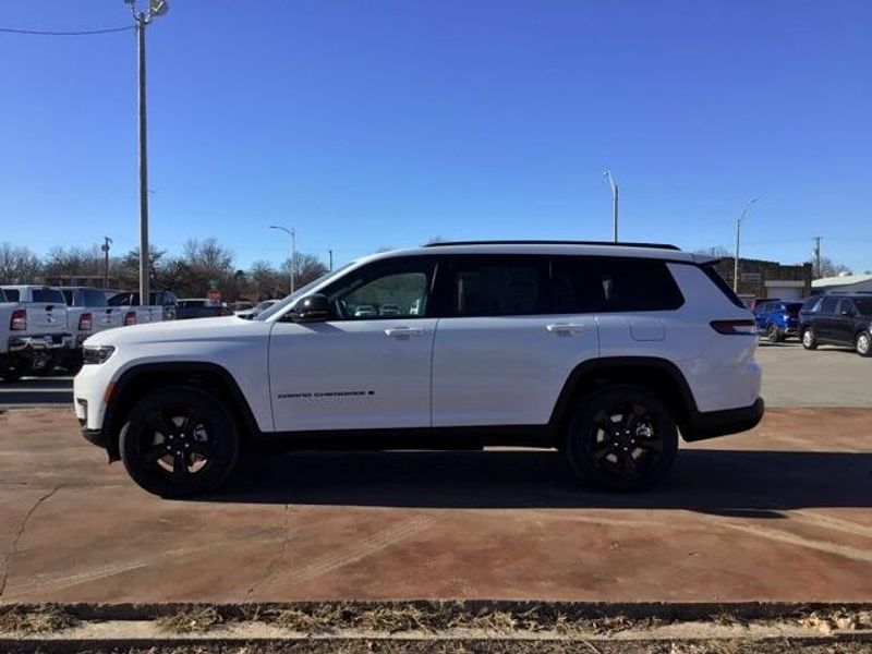 2025 Jeep Grand Cherokee L Limited 4x2Image 2