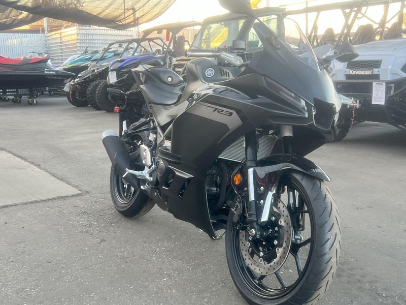 2025 Yamaha YZF-R3 ABS Image 5