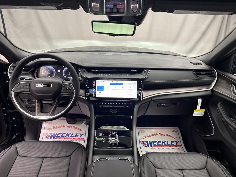 New 2027 Jeep Grand Cherokee L Limited Reserve 4x4Image 8