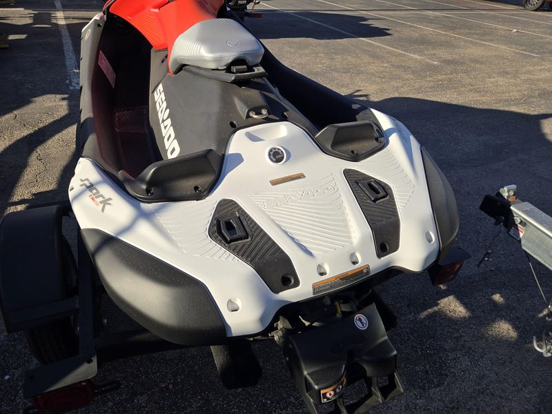 2025 SEADOO SPARK TRIXX FOR 1 DRAGON RED AND WHITE Image 7