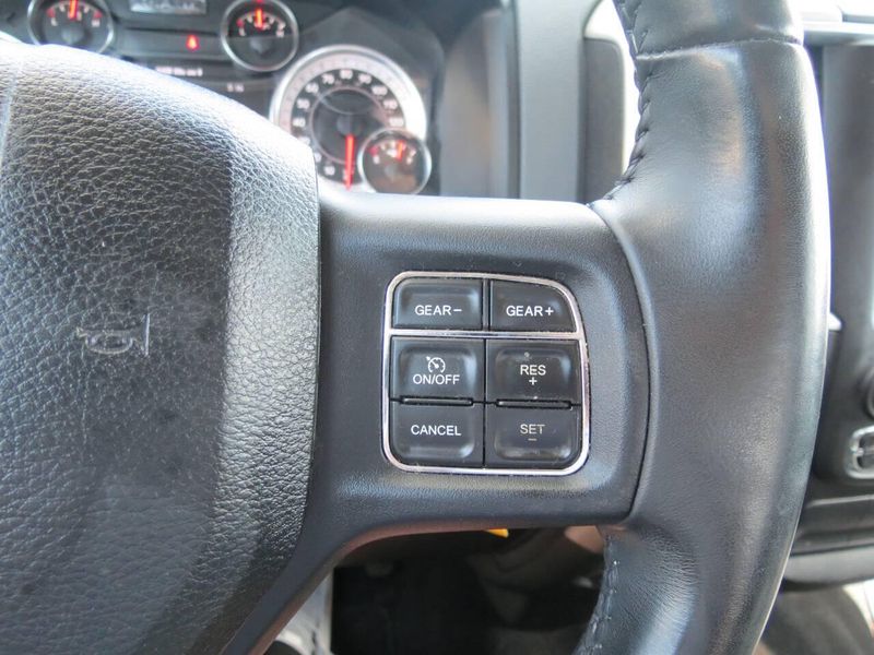 Used 2019 RAM 1500 Classic SLT 4x4 4dr Crew Cab 5.5 ft. SB PickupImage 19