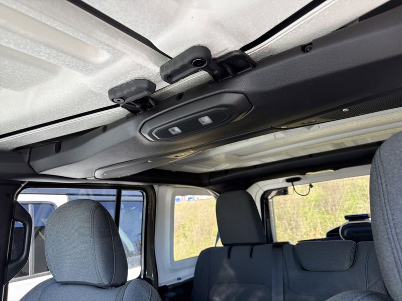 New 2026 Jeep Wrangler 4-door Sport SImage 27