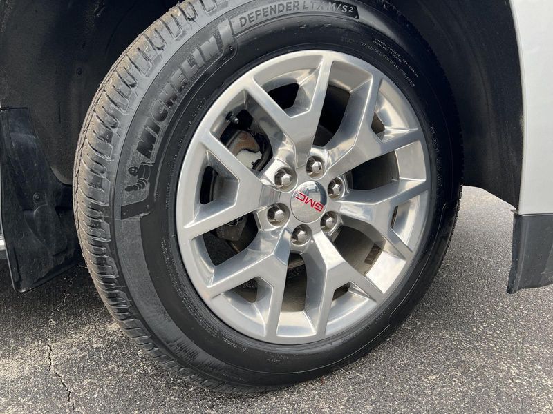 2017 Gmc Yukon XL SLT photo 2