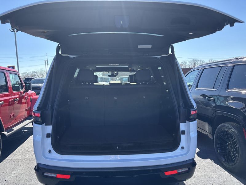 2026 Jeep Grand Wagoneer Limited Altitude 4x4Image 9