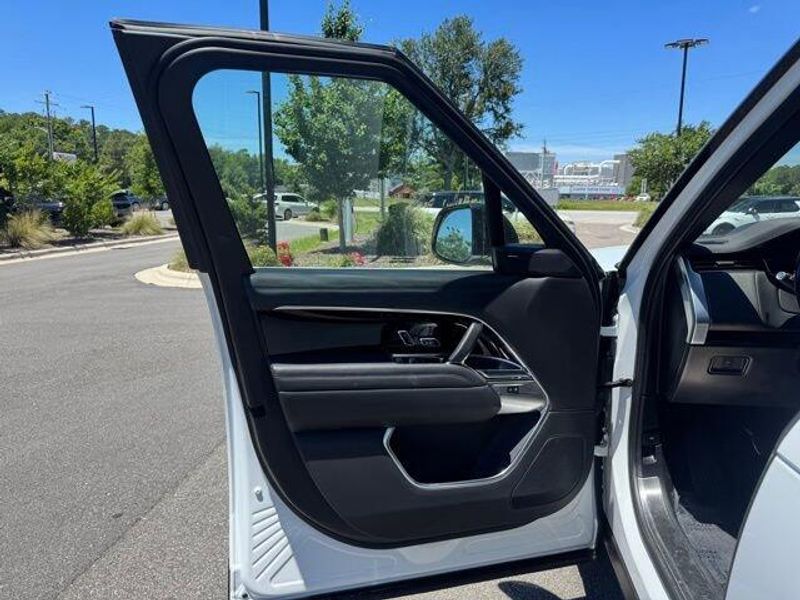 2023 Land Rover Range Rover SE