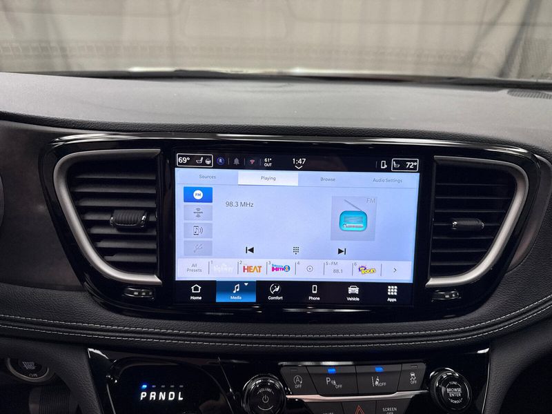 New 2026 Chrysler Pacifica SelectImage 11