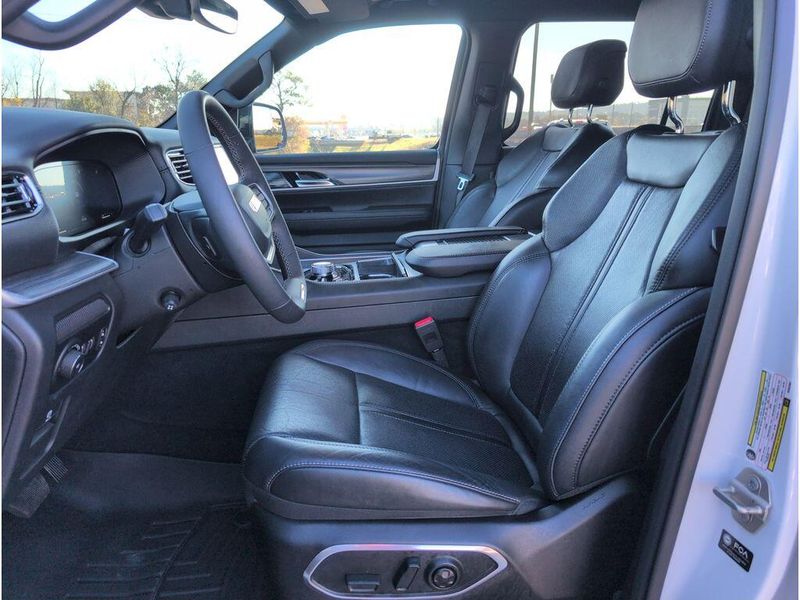 2023 Jeep Wagoneer L Series IIIImage 10