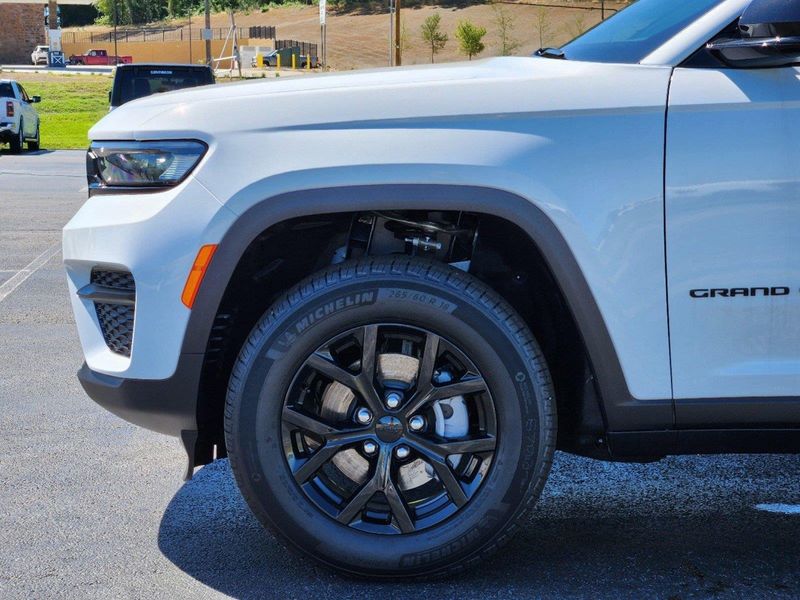 2024 Jeep Grand Cherokee Altitude X 4x4Image 6