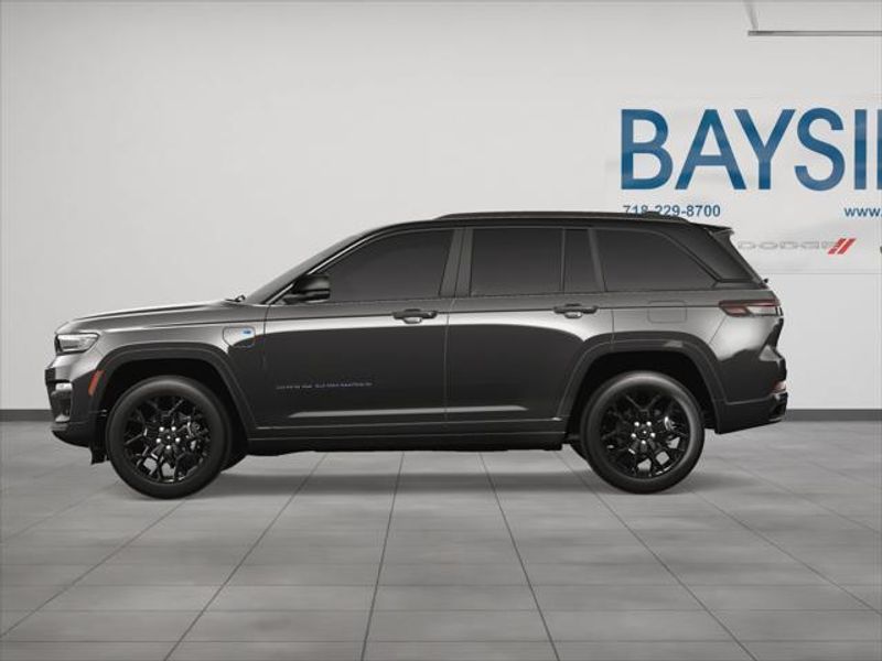 2023 Jeep Cherokee Summit Reserve photo 3