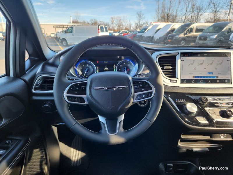 New 2026 Chrysler Voyager LX