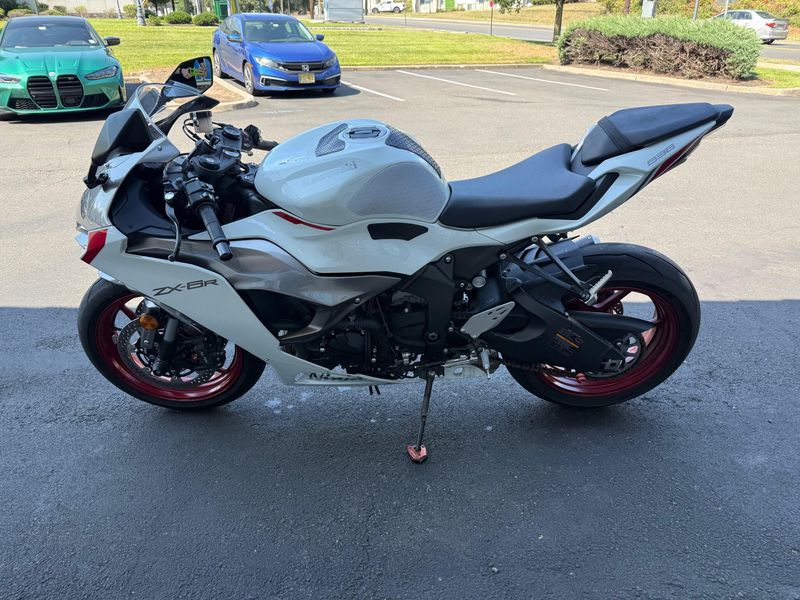 2024 Kawasaki Ninja ZX-6R ABSImage 2