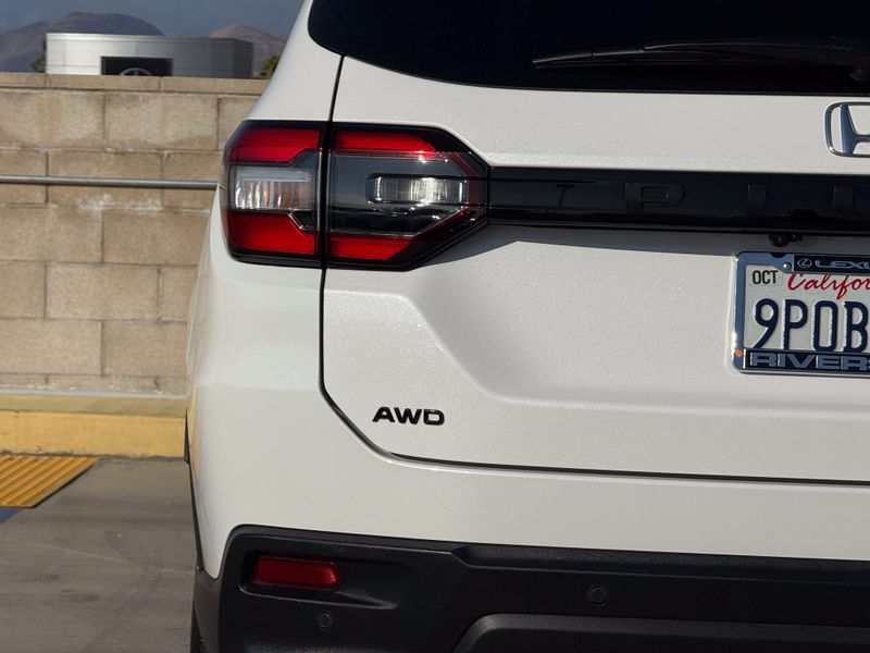 Used 2025 Honda Pilot Black EditionImage 14